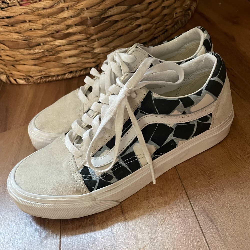 VANS EUC WOMENS SIZE 7 CLASSICS